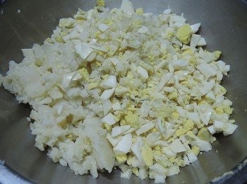 step3: 將蒸好的材料一一處理好：南瓜去皮後壓泥，其他都切丁