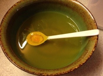 step10: 啫喱粉用200ml熱水開溶，再加200ml凍水攪勻