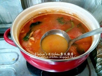 step9: 最後加入魚露 , 青檸汁及檸檬葉拌勻熄火 , 蓋上蓋焗10分鐘即可