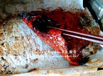 step14: 15分鐘後取出掃上蜜糖水 , 入焗爐將溫度調低至150C , 繼續用上下火焗5分鐘