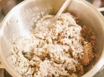 step10: 煮淋後的紅豆壓碎成紅豆泥 (我用攪拌器代勞), 唔駛太碎保留小小豆粒食落口感好D