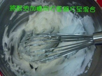 step1: 將酥油和砂糖混合，用打蛋器打至均勻