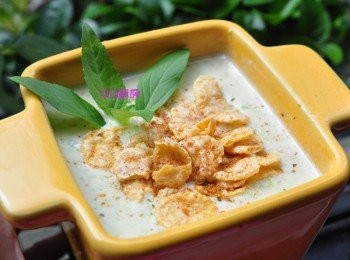 step13: 毛豆中含有能清除血管壁上脂肪的化合物，從而起到降血脂和降低血液中膽固醇的作用，你也來一碗吧!