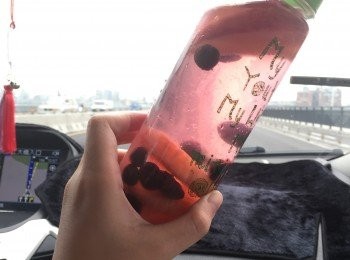 step3: 出遊時帶出門當飲料喝
非常健康喔~
(切記不能加糖！)
 
喝起來有淡淡的水果味，外觀也蠻漂亮的喔