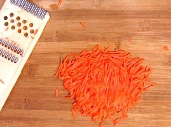 step1: 甘筍去皮刨絲