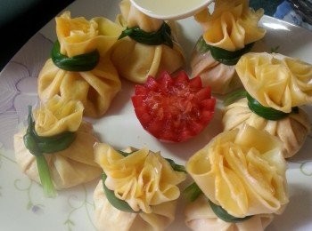 step23: 將雞湯淋上福袋四周即可