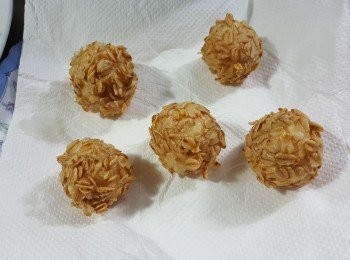 step7: 用廚房紙吸走油份即可