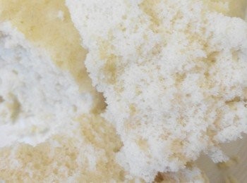 step5: 放入蒸笼里，用大火蒸40～45分钟。（看圖蛋糕組織真的很鬆軟哦！）