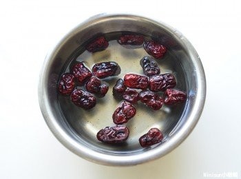 step1: 紅棗用溫水泡軟(不需泡太久)