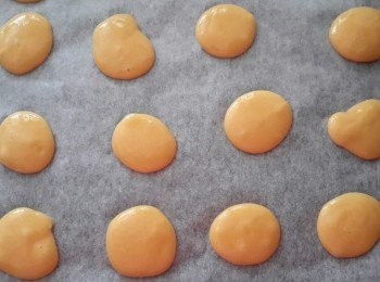 step4: 放入烤箱180度烤約15 - 18分鐘，或至表面金黃色即成！