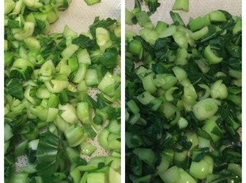 step2: 小棠菜冼凈，切粒葉還葉，莖還莖分好，先將莖落鑊加薑片一齊炒落鹽，炒至7-8成熟後落葉繼續炒至全熟，歷乾水後將葈和白飯攪均就可以；