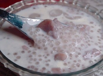 step8: 喜歡濃郁口感的，可以在食用前倒入些許鮮奶油或椰漿，喜歡甜一點的，糖也可自行再添加。