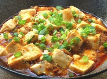 step8: 最後再淋上適量的太白粉水(或地瓜粉水)做勾芡,撒上蔥花及芝麻香油即完成。