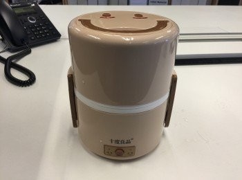 step2: －小飯煲下滾水，放進蛋蓋上蓋子煮7分鐘