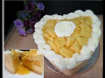 step20: 可於面上隨自己喜愛舖上裝飾即可
(如用淡忌廉裝飾,可用淡忌廉約150g加15g糖霜,用電動打蛋器,用慢速打至企身,用唧花咀唧出花紋即可)