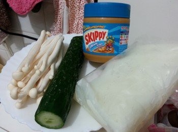 step1: 粉皮切條飛水2分鐘待用(跟返包裝指示)