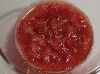 step3: 煮至糖融化後，放入碗中放涼備用。