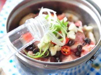 step4: 淋入米酒...等[醬料]即可