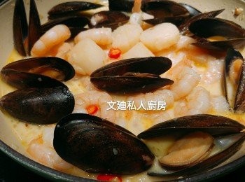 step4: 如愛辣可以撒上辣椒粒。