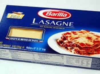 step10: 有些千層麵lasagne sheets需要預先煮熟，再用廚紙吸乾水份備用，留意包裝盒說明。我比較喜歡用不用預先煮的，較方便