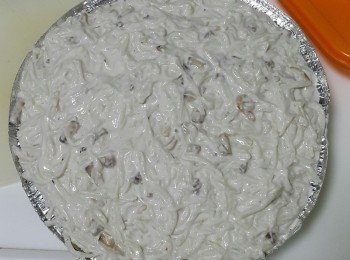 step4: 將90%炒好的<span class="group_1">食材</span>連同所有蘿蔔絲混合粉米粉，撈成糊狀，均匀見唔到粒狀便可。剩下的10%<span class="group_1">食材</span>留備用。