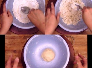 step6: 油酥材料先按壓成粒狀，再輕揉成糰 （勿搓揉過度）
用保鮮紙包好放入雪櫃冷凍一小時