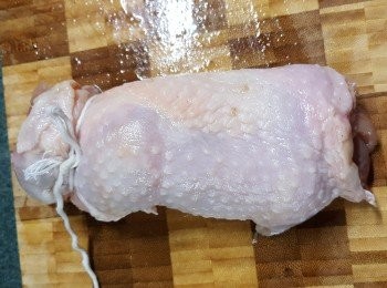 step6: 先用綿蠅打個死結捆綁於一邊(亦可以用錫紙卷起)