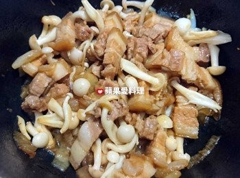 step5: 打開鍋蓋，用筷子拌炒。