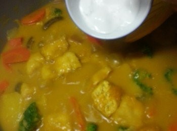 step12: 加入椰漿炒勻,試味,如不夠咸加多少許鹽