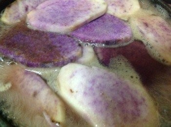 step2: 煮到糖溶解了和山藥膠著