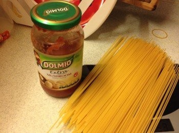 step3: 加入半罐的蕃茄醬和糖調味