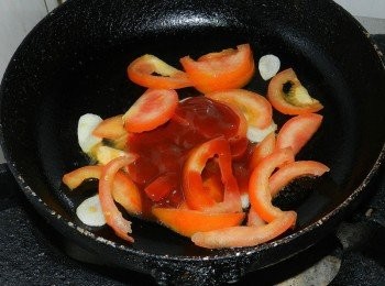 step5: 蕃茄醬下鍋拌炒