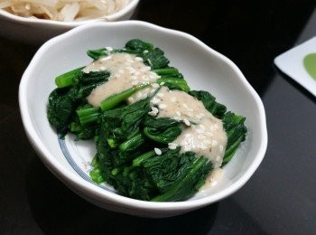 step2: 菜葉留用作前菜（用芝麻沙律醬伴食)