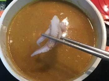 step14: 最後放入中卷，轉中火煮滾即可。