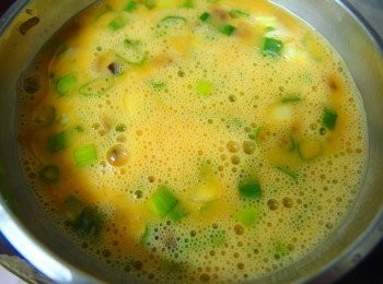 step4: 加入鰹魚粉、胡椒粉一起拌抣~