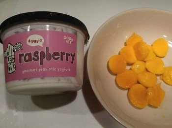 step1: 將生果切成自己喜歡嘅型狀。