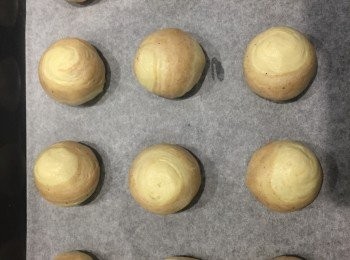 step19: 包餡期間開始預熱焗爐至170度。