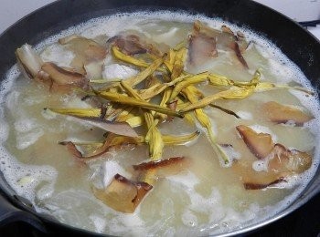 step4: 加入金針與柴魚