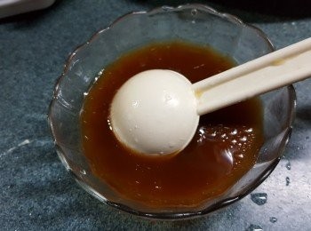 step6: 將素蠔油35g,砂糖1茶匙，生粉1茶匙，食用凍開水4湯匙，麻油少許拌勻(此步驟可預先整定）