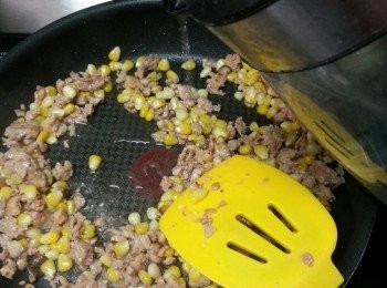 step16: 加入少許滾水