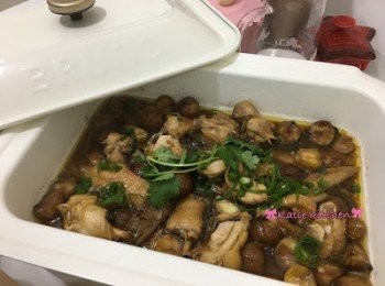 step9: 灑上蔥花及芫茜更具風味，邊吃邊加熱，熱呼呼吃真的很美味呢