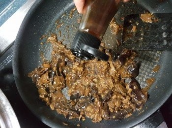 step11: 加少許麻油炒勻即可熄火灘凍