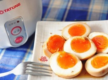 step7: 大同電鍋真簡單，輕鬆完成好吃的糖心蛋，不必在旁計算滾水幾分鐘，快來試試看喔!