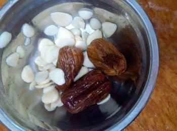 step3: 把大白菜、鹹鴨腎、蜜棗、南北杏及果皮洗淨。