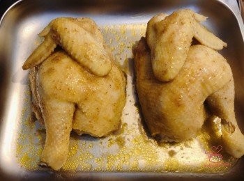 step3: 放入蒸爐/隔水蒸30分鍾，待涼便可撕，最後灑上芝麻便完成