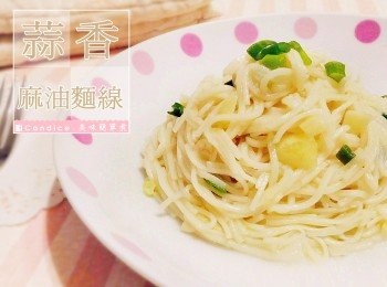 step6: 麵線拌炒均勻後起鍋，再拌上適量麻油即完成。