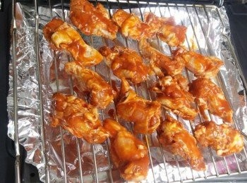 step2: 將雞槌放在網架上
焗爐170C預熱，放入雞槌焗15-20分鐘
食得啦!!!