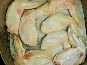 step2: 雞翅入氣炸鍋~120度8分