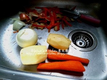 step2: 甘旬 , 薯仔去皮 , 洋蔥去衣