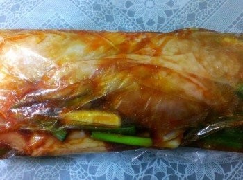 step2: 就利用買來的塑膠袋就醬放在冰箱冷藏一晚~